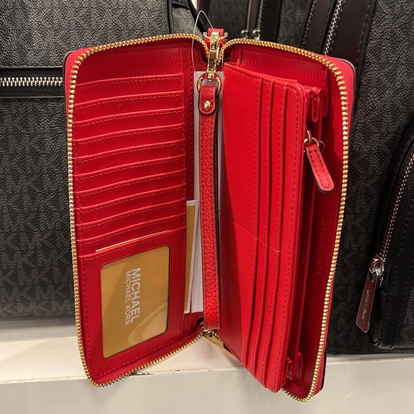MICHAEL KORS
Leather Continental Wristlet Phone Case Wallet
Bright Red
NWT - Picture 13 of 16